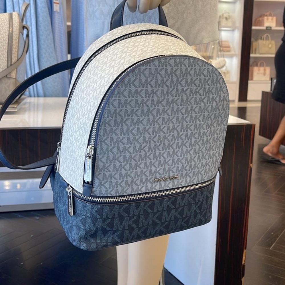 MICHAEL KORS Rhea Md Zip Color-Block Signature Logo Backpack
ADMIRL MULTI
NWT - Picture 15 of 16